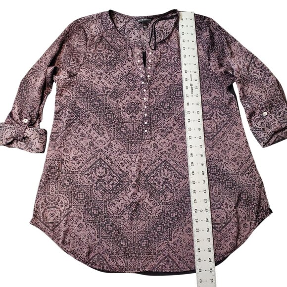 Rock & Republic Women's Tunic Blouse Size Large Roll Tab Sleeve Studed Neckline - Picture 6 of 9